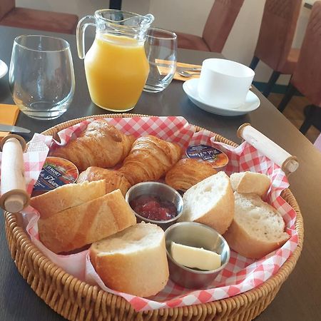 Logis Hotels Et Restaurant La Pause Rn7 La Coucourde Екстер'єр фото