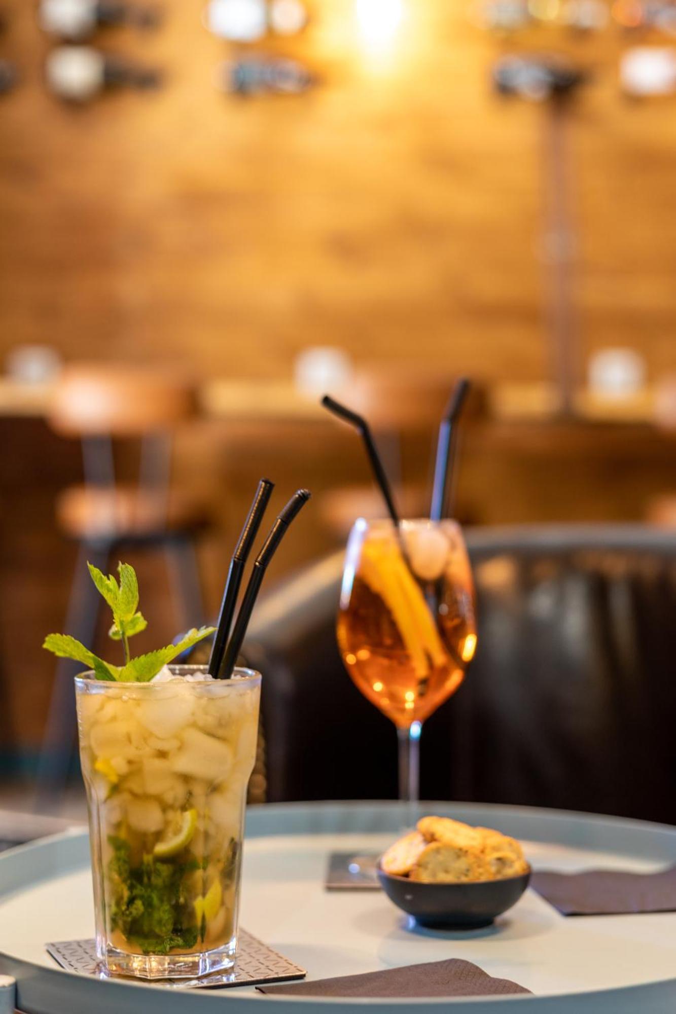 Logis Hotels Et Restaurant La Pause Rn7 La Coucourde Екстер'єр фото