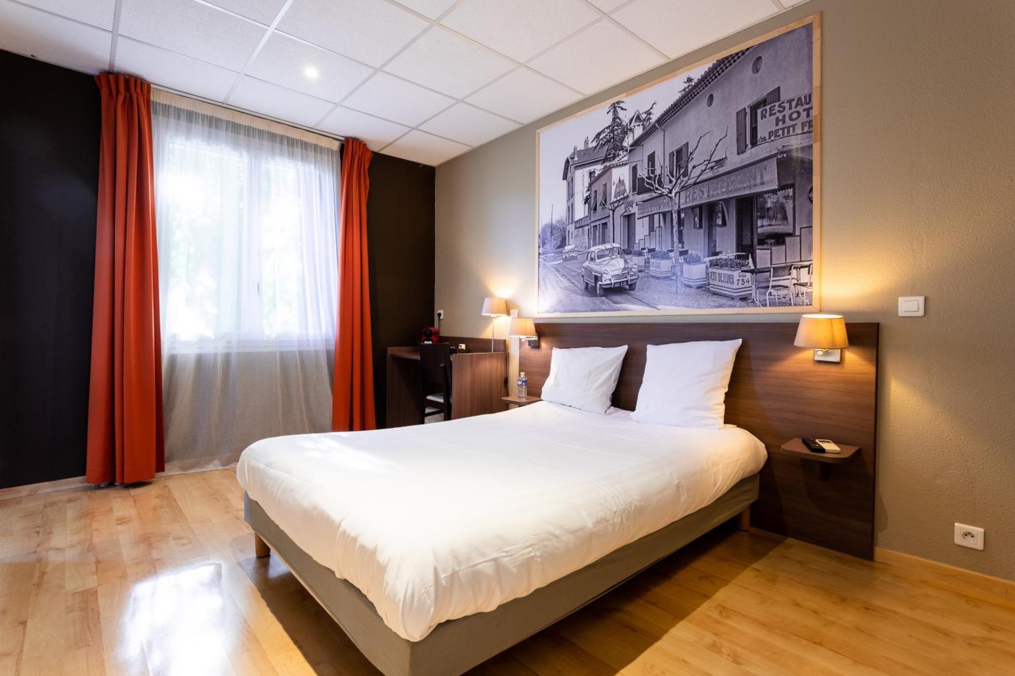 Logis Hotels Et Restaurant La Pause Rn7 La Coucourde Екстер'єр фото