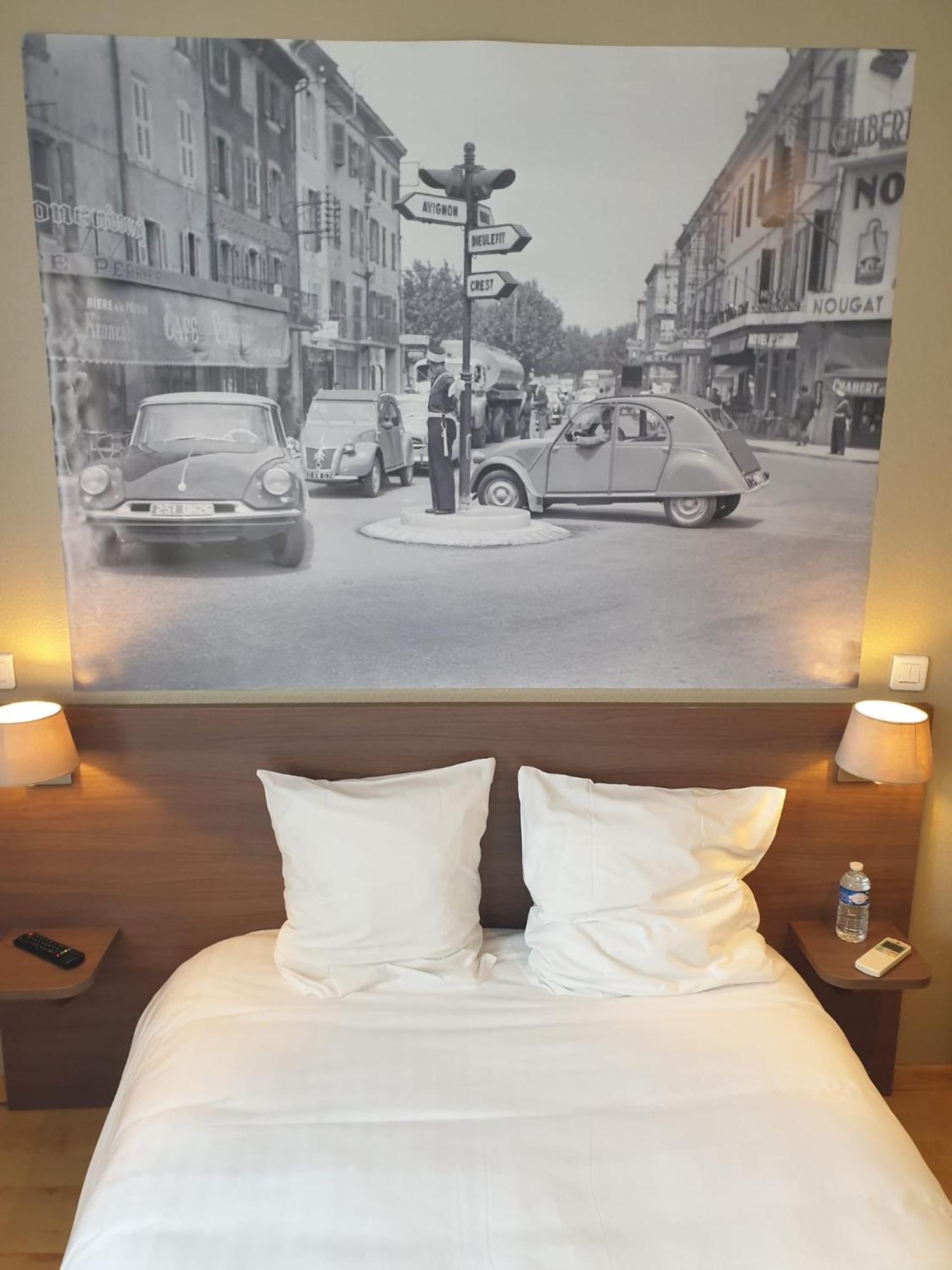 Logis Hotels Et Restaurant La Pause Rn7 La Coucourde Екстер'єр фото